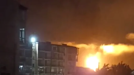 Un depozit de combustibil din Crimeea ocupată de ruși a luat foc, lovit de o dronă