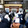 Criză de numerar: țara unde oamenii stau la coadă și o zi întreagă pentru a-și lua salariile