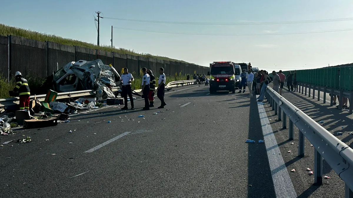Un TIR a făcut praf o autoutilitară și parapeții de protecție pe DEx12 Craiova – Pitești! Un bărbat a murit pe loc (VIDEO)