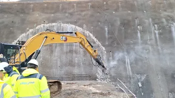 Motor, acțiune! A început forarea unui nou tunel pentru o autostradă din România! Este secțiunea care traversează Carpații (VIDEO)