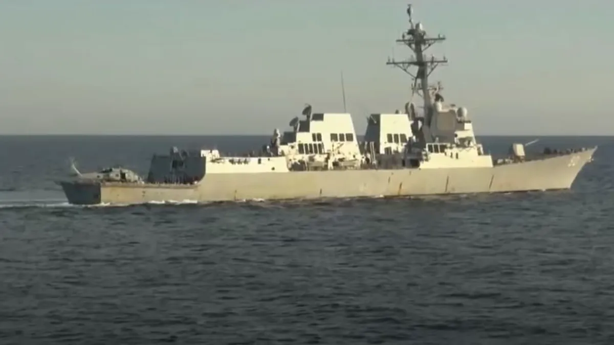 Distrugător rus, la doar câțiva metri de o navă americană. Incident militar între Statele Unite și Rusia VIDEO