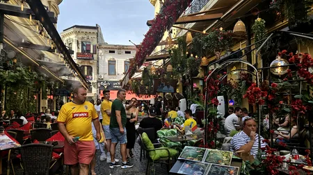 Suporterii au luat cu asalt Centrul Vechi al Capitalei, în seara meciului România-Olanda. Se anunță o seară incendiară