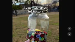 „365 de nasturi”, primul trend viral din 2026 pe TikTok. De la ce a pornit