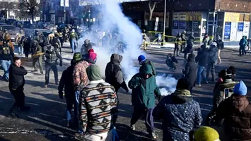 Un bărbat a fost împușcat mortal de agenții ICE, în Minneapolis. Autoritățile spun că era înarmat