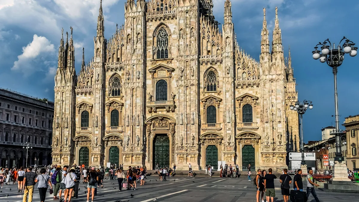 Vacanță la Milano cu până la 80 de euro de persoană, zbor și cazare