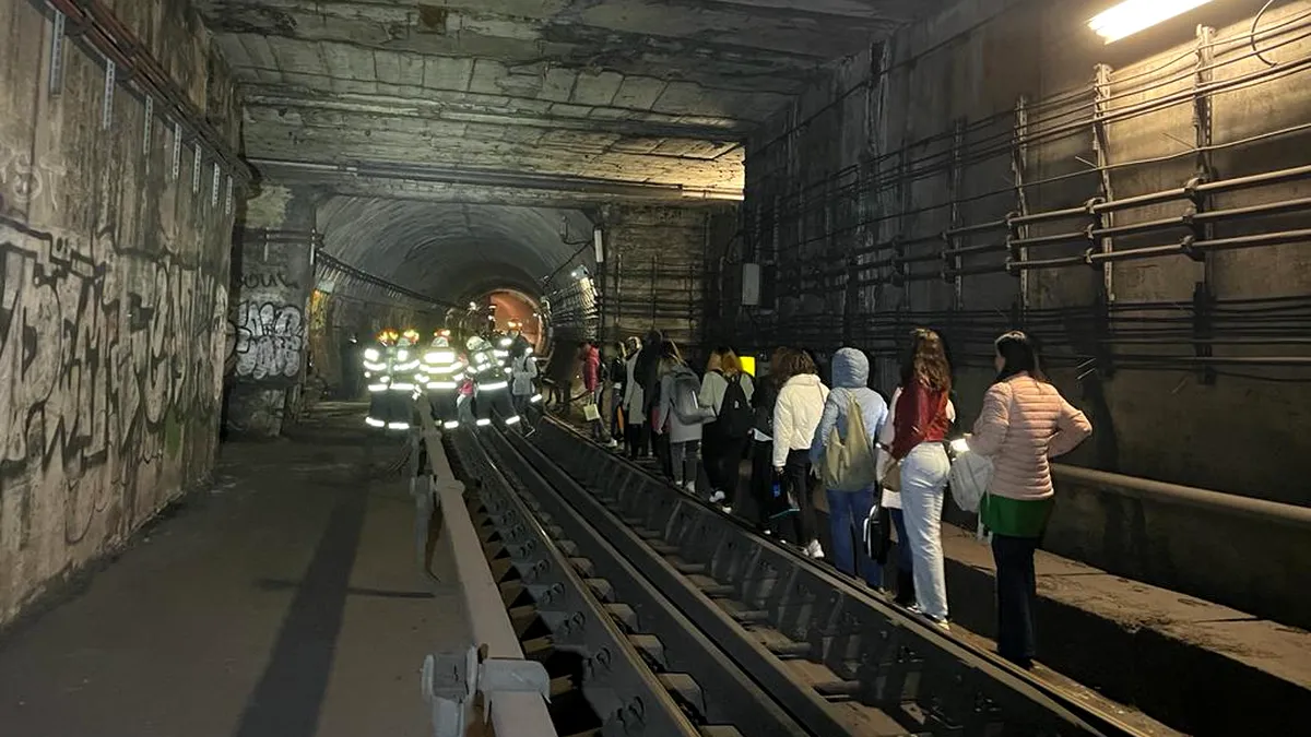 Probleme la metrou: 276 de persoane evacuate după ce o garnitură s-a oprit între stațiile Basarab și Grivița