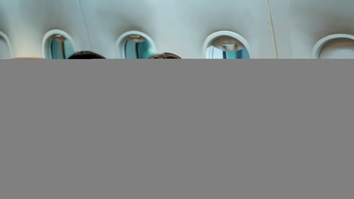 Cum poți scăpa de frica de avion într-un mod rapid și eficient