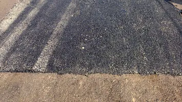 Intervenții rapide și reparații efectuate de echipele Infrastructură Sector 5 locale pe Drumul Floare de Colț, strada Chimirului și la intersecția străzilor Lăngești cu Poenița