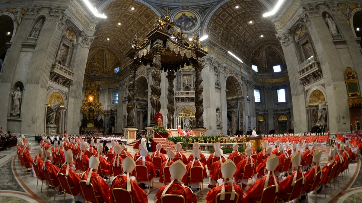 Secretele conclavului: cum își aleg cardinalii noul papă în liniștea Vaticanului. O dezvăluire din interior