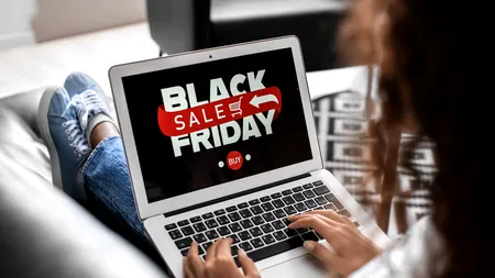 Bărbații vânează gadgeturi, femeile cosmetice. Ce pun românii pe lista de Black Friday 2026