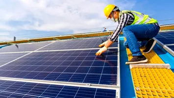 Fotovoltaicele amenință supremația IT-ului. Cât se câştigă în domeniu