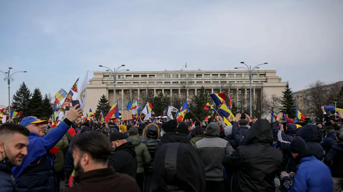Peste 400 de amenzi aplicate în urma protestelor de miercuri seară