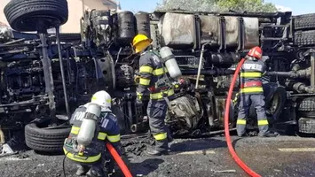 Alertă majoră în Timiș! Populația, evacuată după răsturnarea unui camion cu hipoclorit pe DN68A