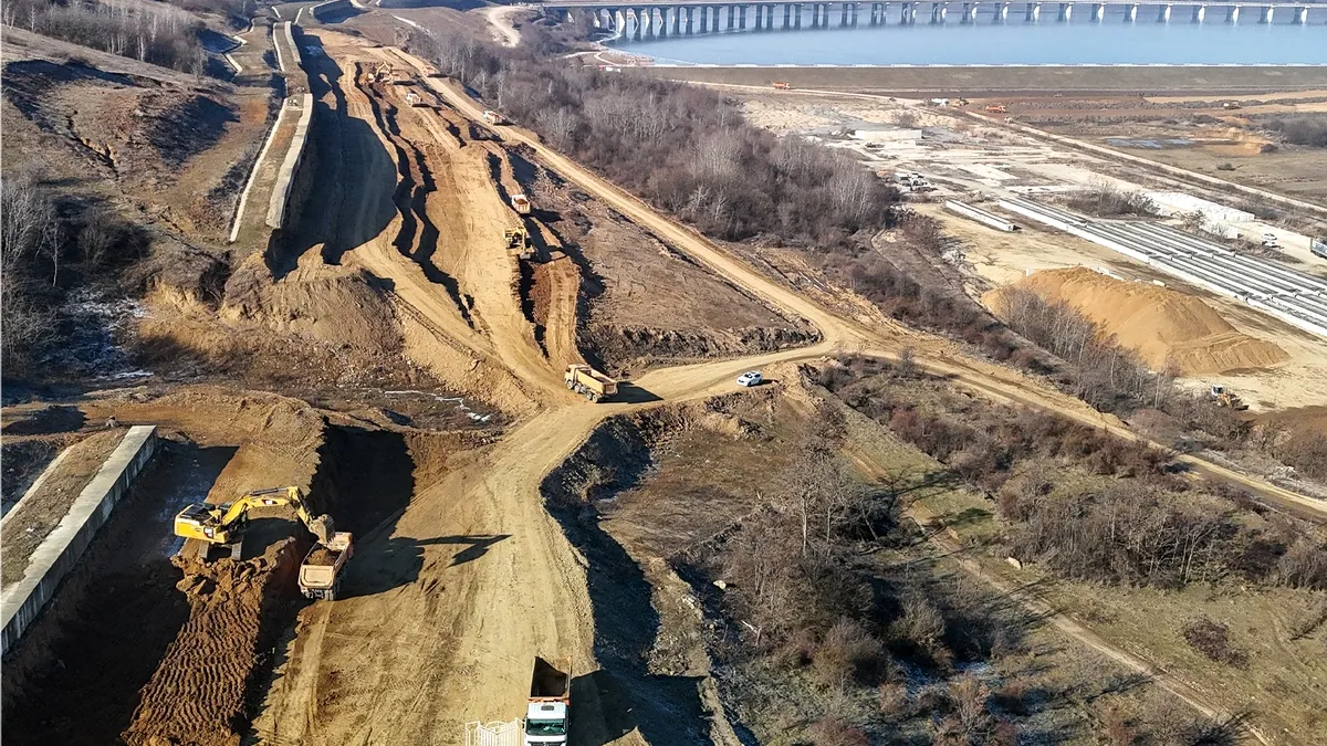 Cum se mișcă Erbașu pe primul său lot de autostradă. A intrat și pe viaductul de la Suplacu de Barcău, abandonat de Bechtel
