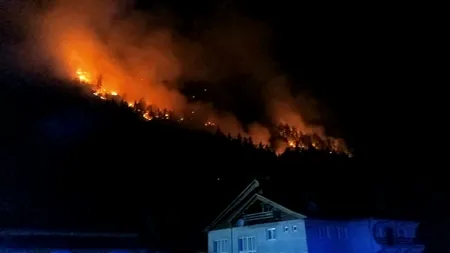 Incendiu violent în București. Patru case au luat foc în Sectorul 3