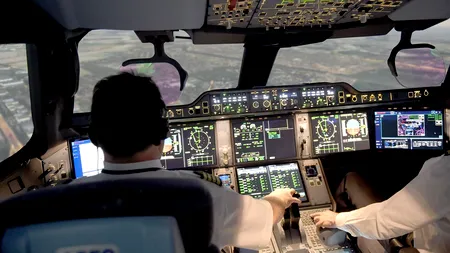 Caz incredibil:  Doi piloți s-au bătut în avion