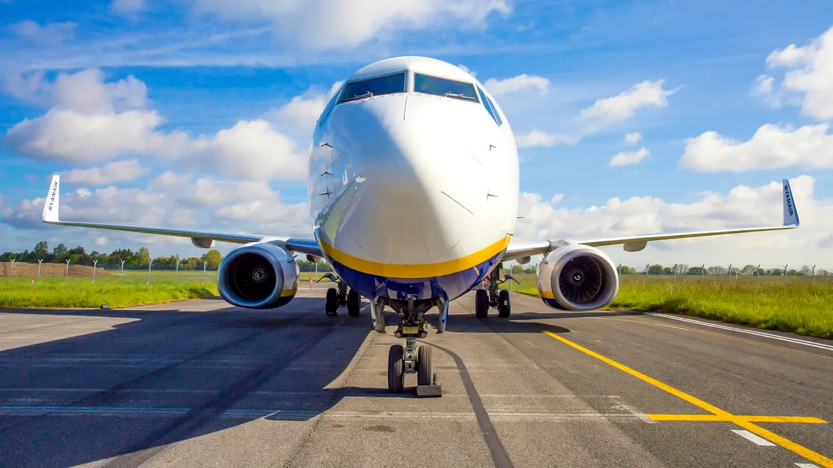 Ryanair s-a supărat pe Aeroportul Iași. Își mută avioanele la Cluj și în Polonia