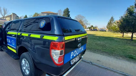 Ce au găsit poliţiştii din Olt acasă la un bărbat care creştea șerpi, şopârle, câini, pisici şi iepuri (FOTO)