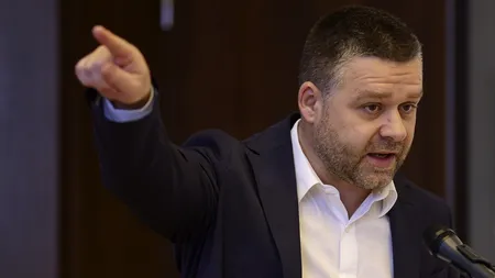 Formulare memorabilă: Ciprian Ciucu vede ața fosforescentă din costumul tehnocrat al lui Tomac