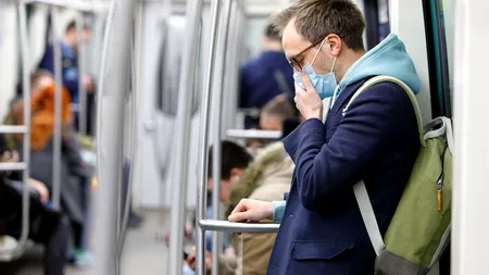 Covid face și altfel de victime: Femeie bătută în autobuz pentru că a tușit