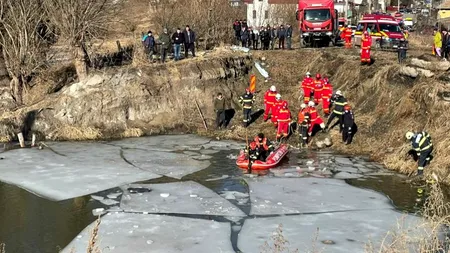 Tragedie în Suceava: Două persoane au murit după ce au căzut cu maşina într-un lac
