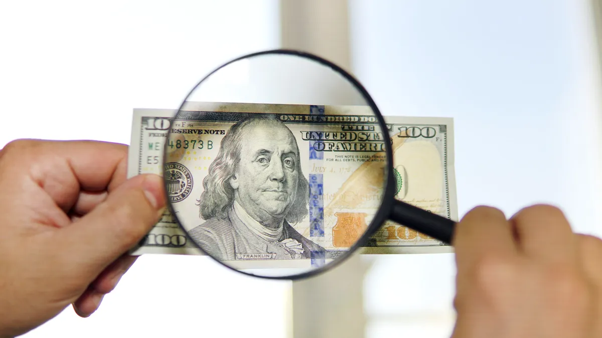 Bancnote false la un exchange din Constanța