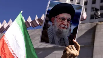 Iranul după moartea lui Ali Khamenei: Teheranul anunță un consiliu provizoriu și „cea mai mare ofensivă din istorie” ca replică pentru SUA și Israel