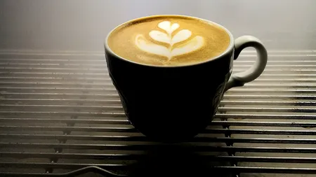 Cafeaua a ajuns un lux pentru unii români. Cu cât s-a scumpit într-un an