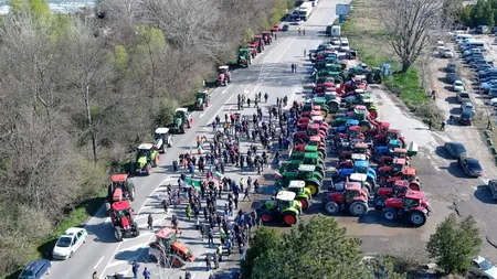 Fermierii bulgari protestează la graniță cu România