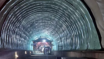 Ocazie unică oferită duminică: traversezi la pas primul tunel forat pentru o autostradă din România