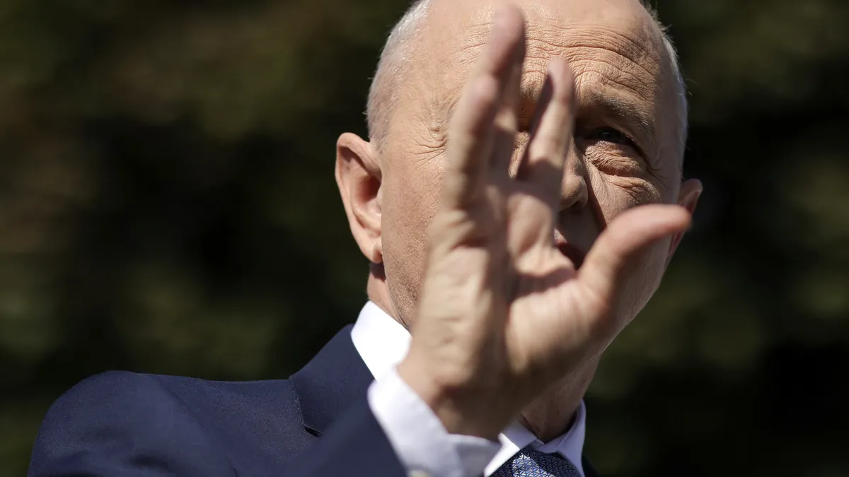Legături întunecate: Cum poate Geoană să submineze credibilitatea NATO?