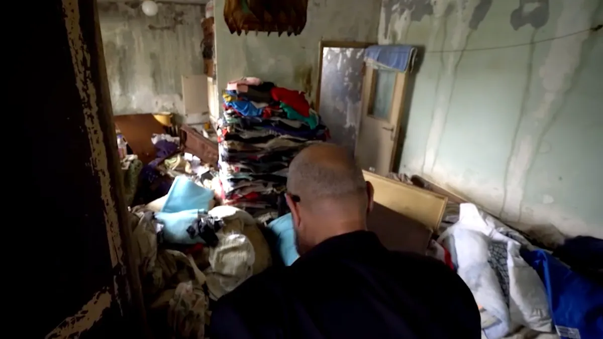 Piedone elimină un focar de mizerie dintr-un bloc din Sectorul 5: Rămâi fără suflare!