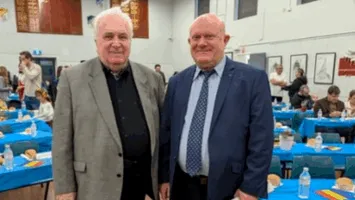 Cum ajungi consul în Australia din consilierul primarului de comună