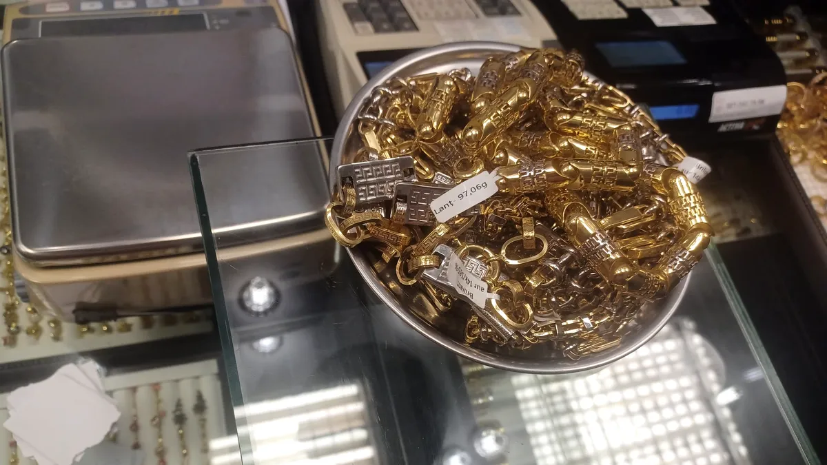 Captură de peste 12,5 milioane de lei la Bacău: ANAF a confiscat zeci de kilograme de aur și argint