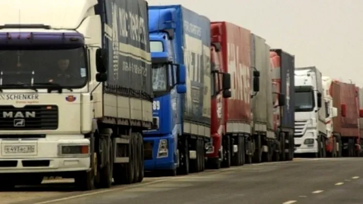 Blocaj uriaș pe Centura București din cauza camioanelor oprite la un depozit (VIDEO)