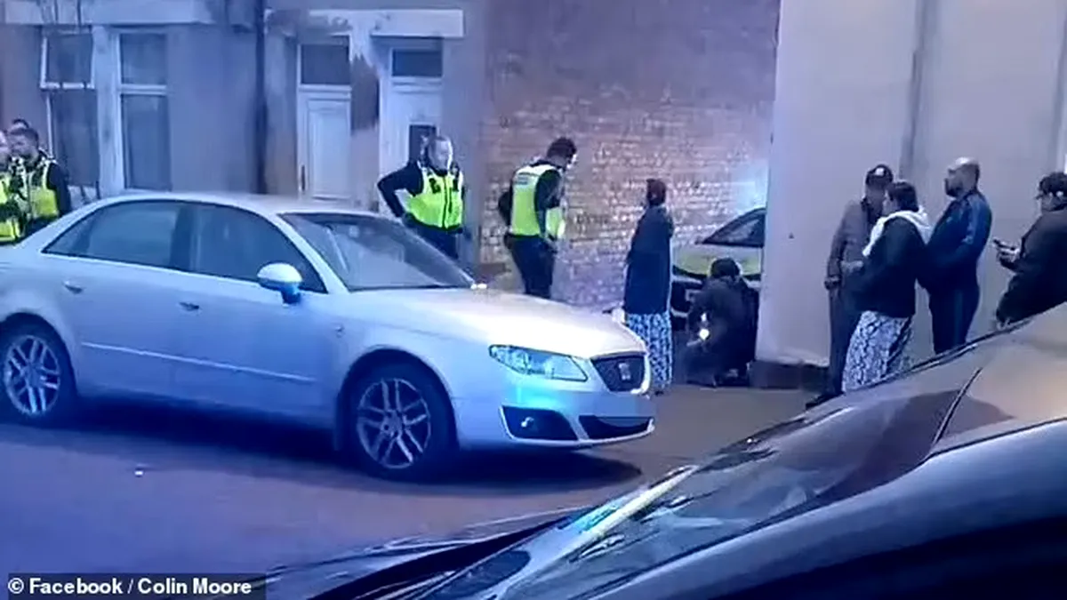 Românii de lângă Newcastle au șocat din nou Anglia. Au atacat polițiștii  cu lemne, pumni și picioare (Video)