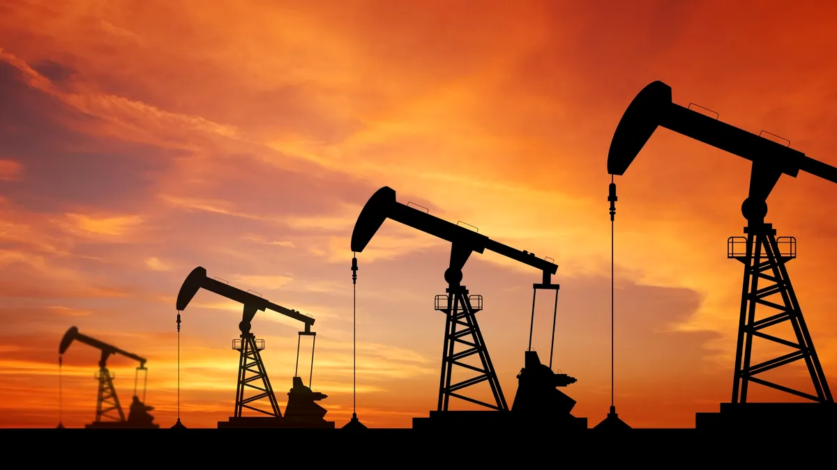 2022, an de criză doar pentru unii. Să vedeți ce profituri suplimentare au scos companiile de petrol