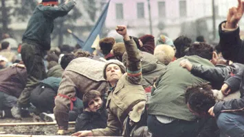 Mărturia unui revoluționar ajuns în iadul de la București: „Ne-am ascuns de gloanțe la Televiziune și m-am întors acasă abia în februarie”