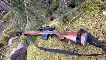 Fiul unui fost primar s-a împușcat cu arma de vânătoare. Soția l-a găsit fără suflare
