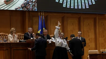 Parlamentarii au înăsprit sancțiunile pentru scandalagiii care perturbă ședințele 
