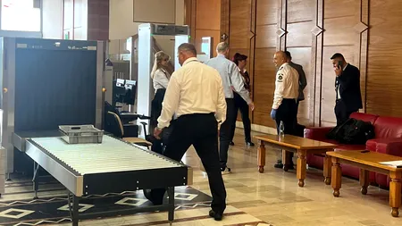 Bombă! Mircea Geoană, la câțiva metri de premierul Marcel Ciolacu pe Otopeni