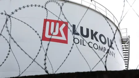 Când joci la două capete: Lukoil nu mai livrează petrol Ungariei