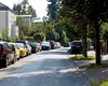 Codul Rutier: Parcarea pe trotuar în 2025. Cât te costă această greșeală și în ce condiții e permisă