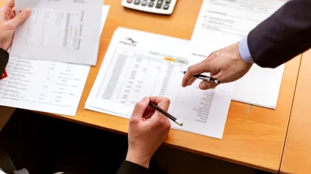 România, în prăpastie economică. Firmele private se prăbușesc, companiile de stat trăiesc pe datorie