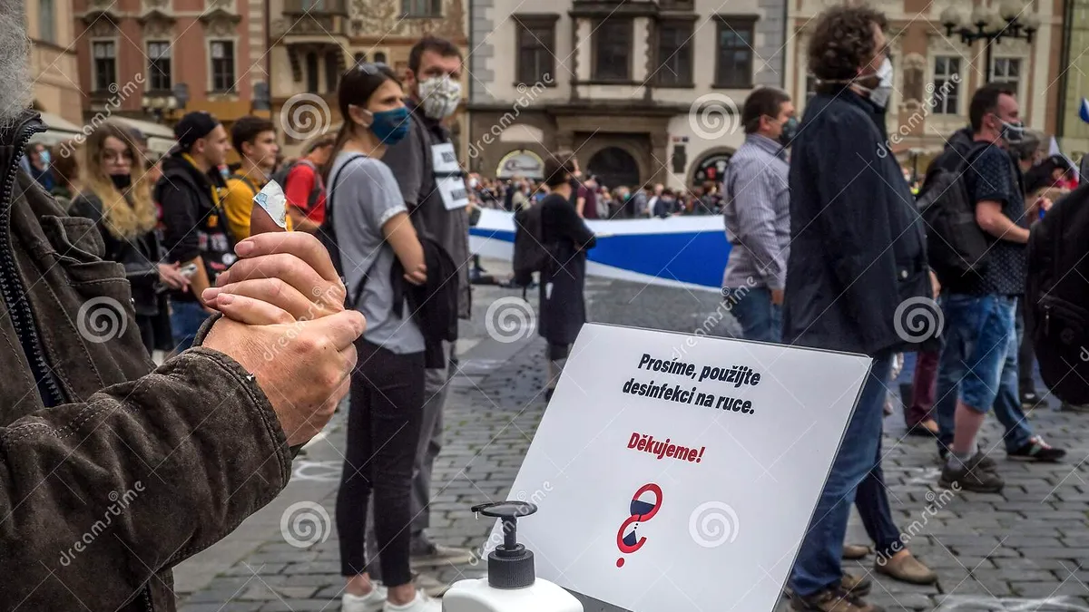 Manifestații anti-restricții la Praga, în timp ce spitalele din Cehia se umplu cu bolnavi COVID-19