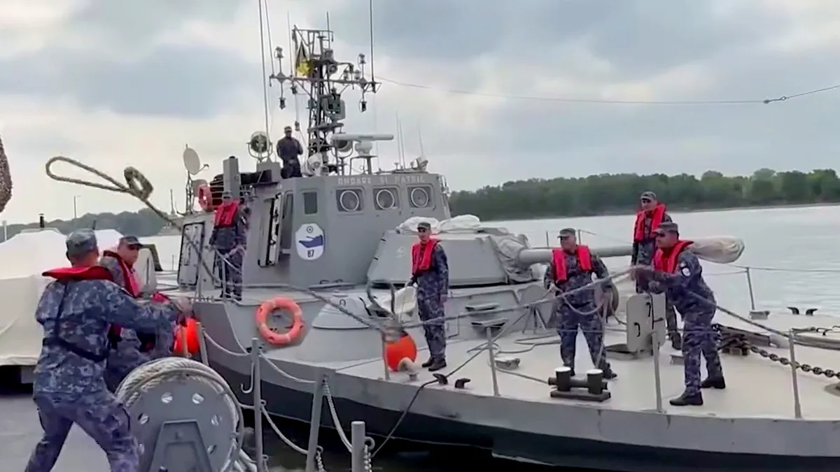 Navele „Flotilei Fluviale” din cadrul Forțelor Navale, în marș de instrucție pe Dunăre