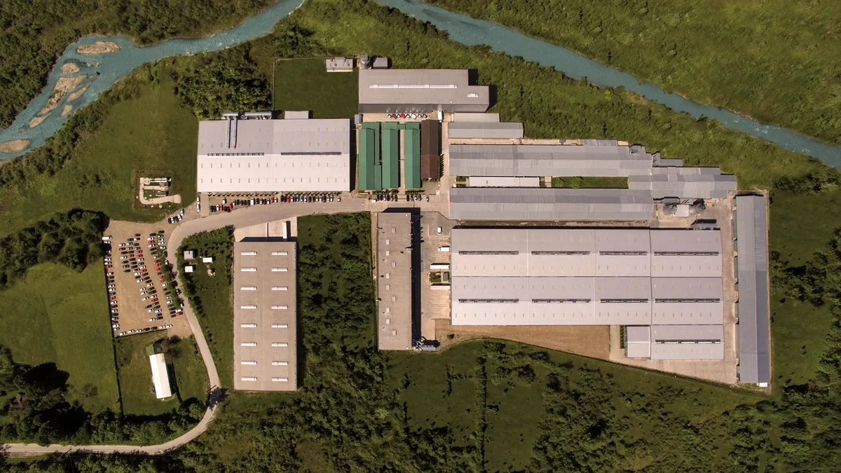 Fabrica de mobilă Lemet a investit 7 milioane euro în noi capacități de producție, în prima jumătate a anului