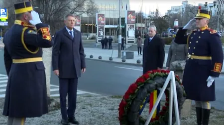 Președintele Klaus Iohannis a depus o coroană de flori la Troița din Piața Universității (Video)