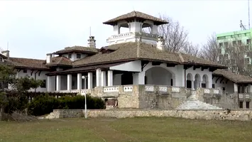 Cine mai poate salva Palatul Reginei Maria de la Mamaia? Monumentul zace în ruină de ani de zile