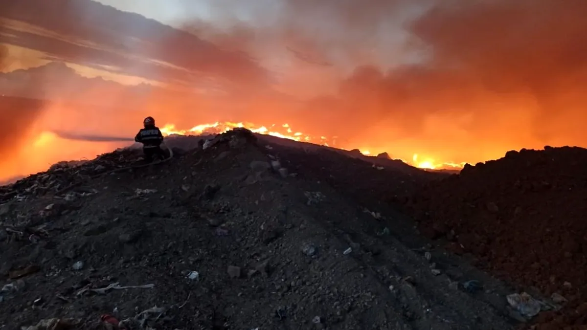 Incendiu la groapa de gunoi din Arad